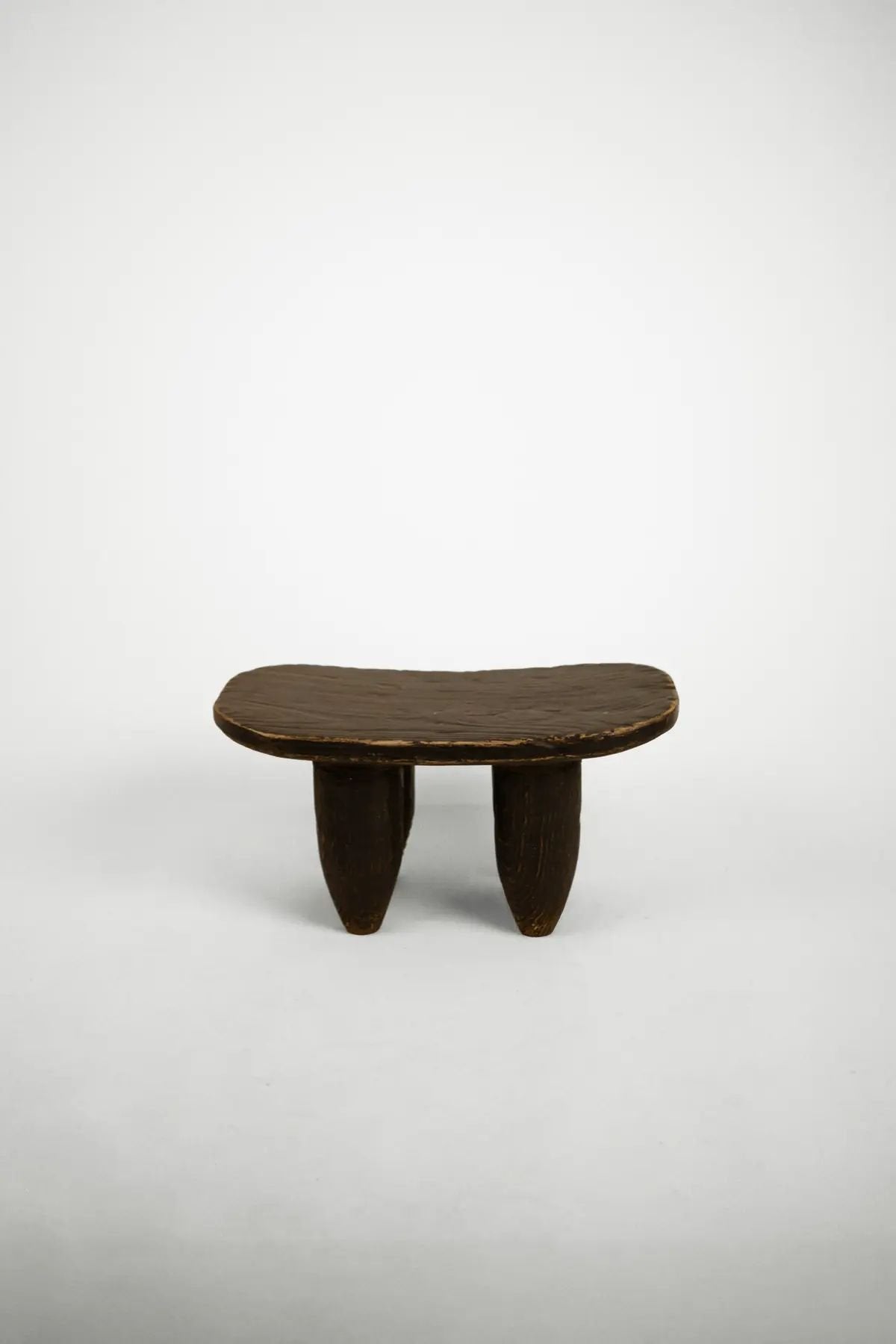 Naga Wooden Stool/ sidobord