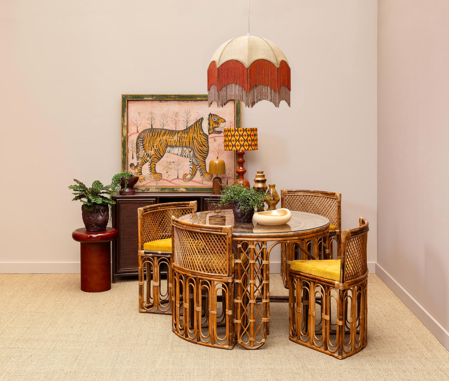 Ratan Round table & 4 chairs with cushion