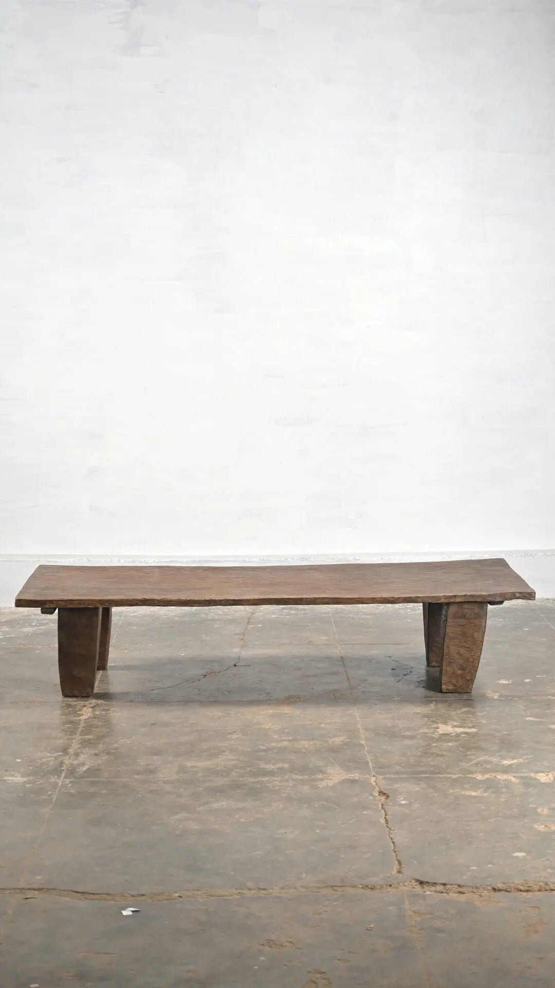 Naga bord/ Table