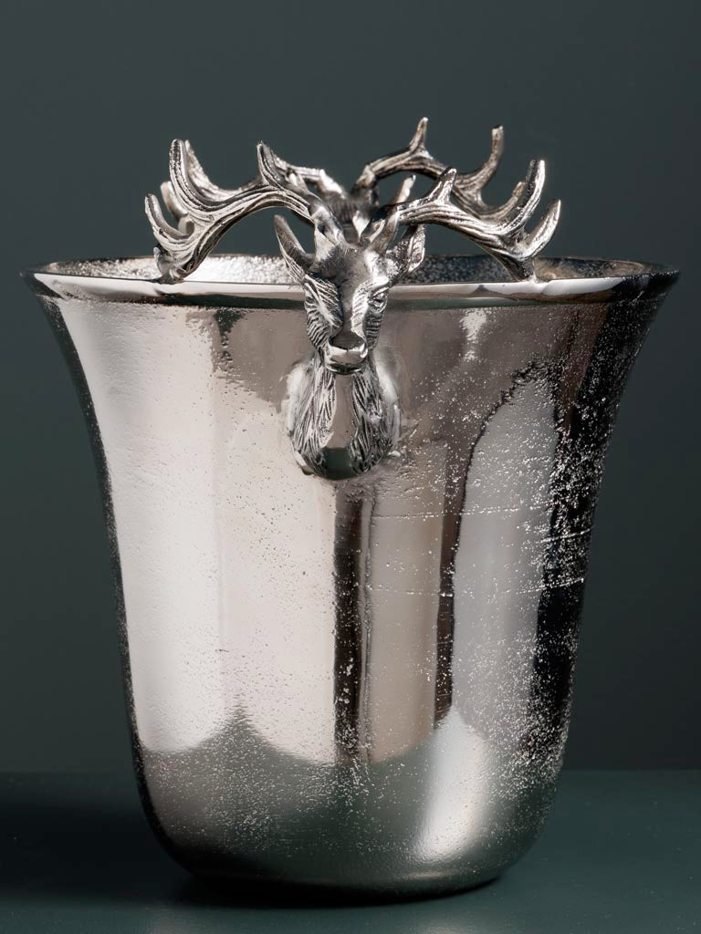 Ice bucket deers