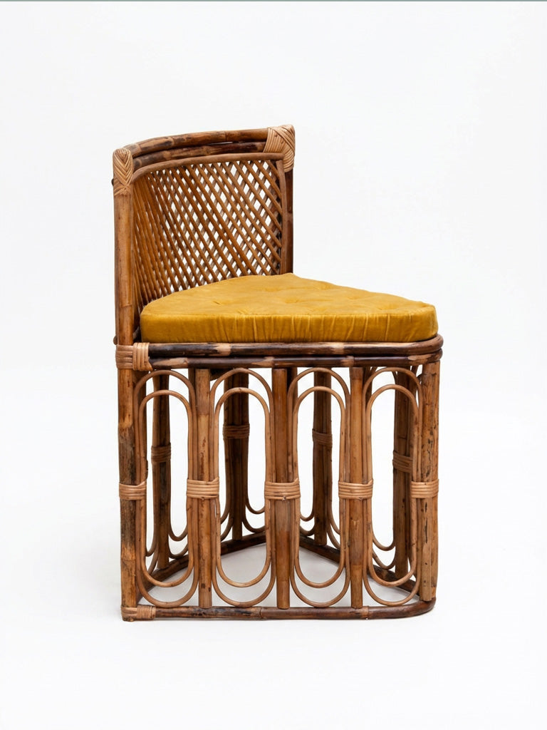 Ratan Round table & 4 chairs with cushion