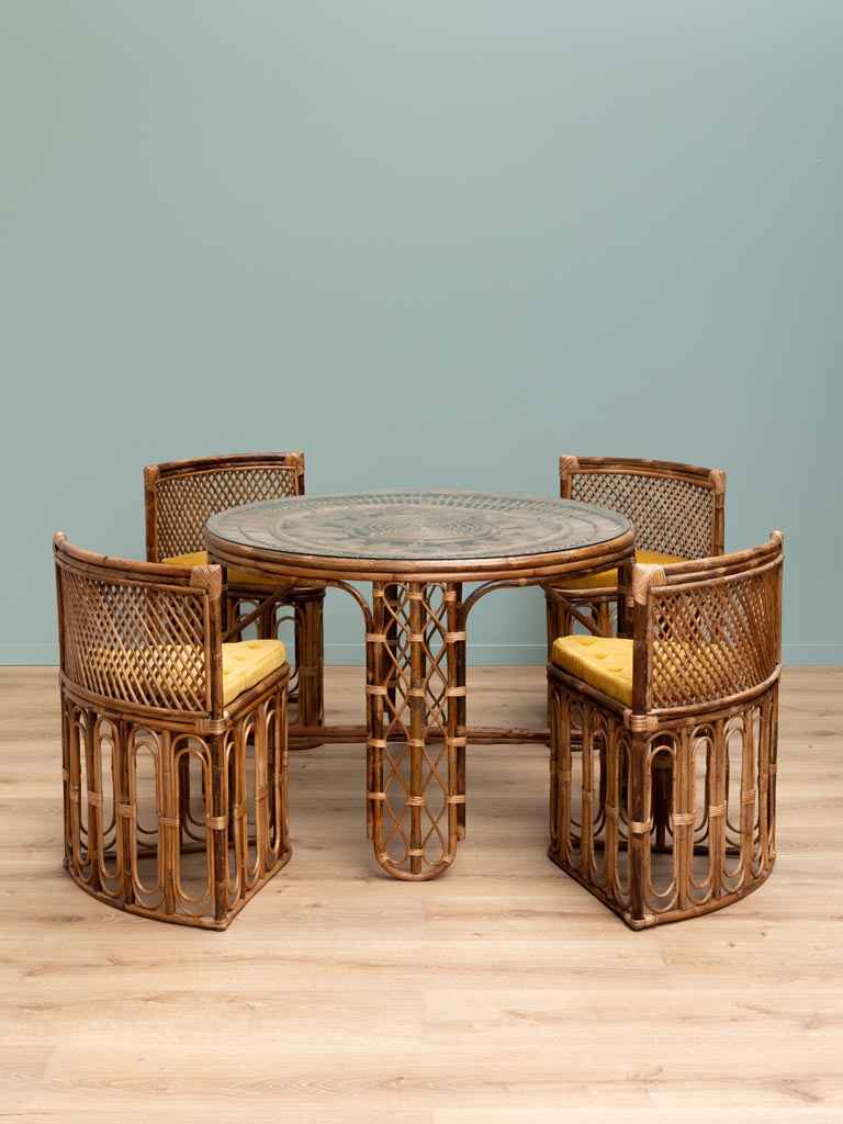 Ratan Round table & 4 chairs with cushion