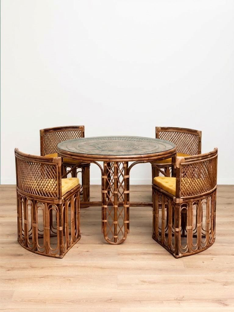 Ratan Round table & 4 chairs with cushion