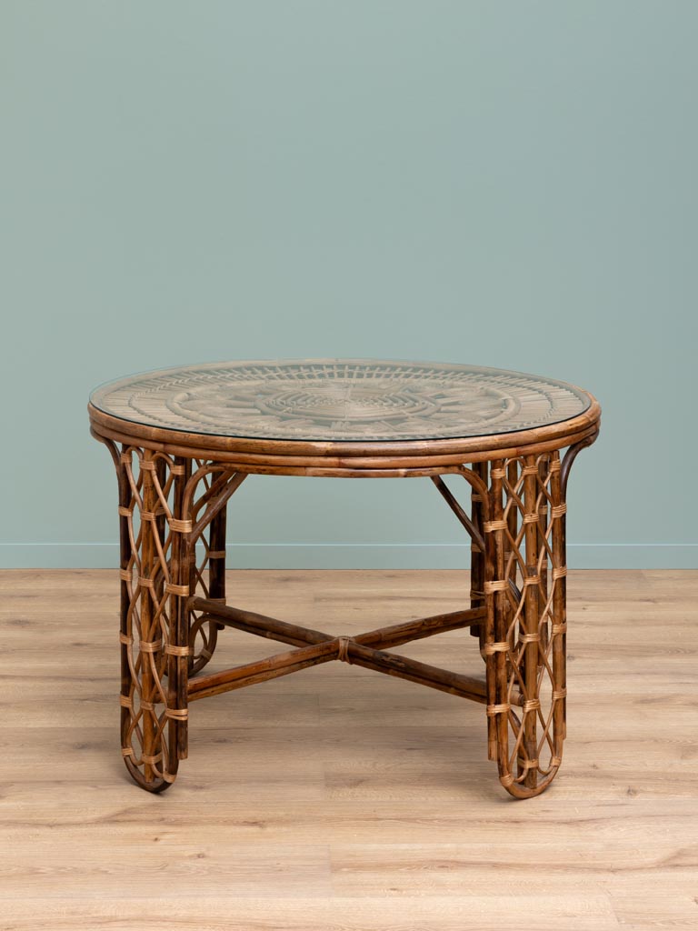 Ratan Round table & 4 chairs with cushion