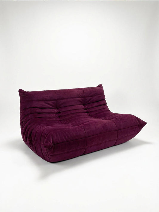 Ligne Roset Togo Soffa 2 sits